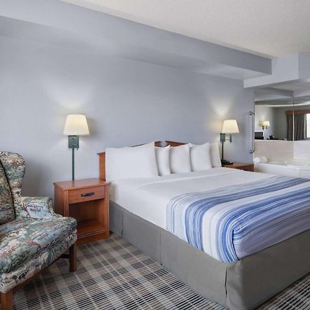 Americinn By Wyndham Stuart Экстерьер фото