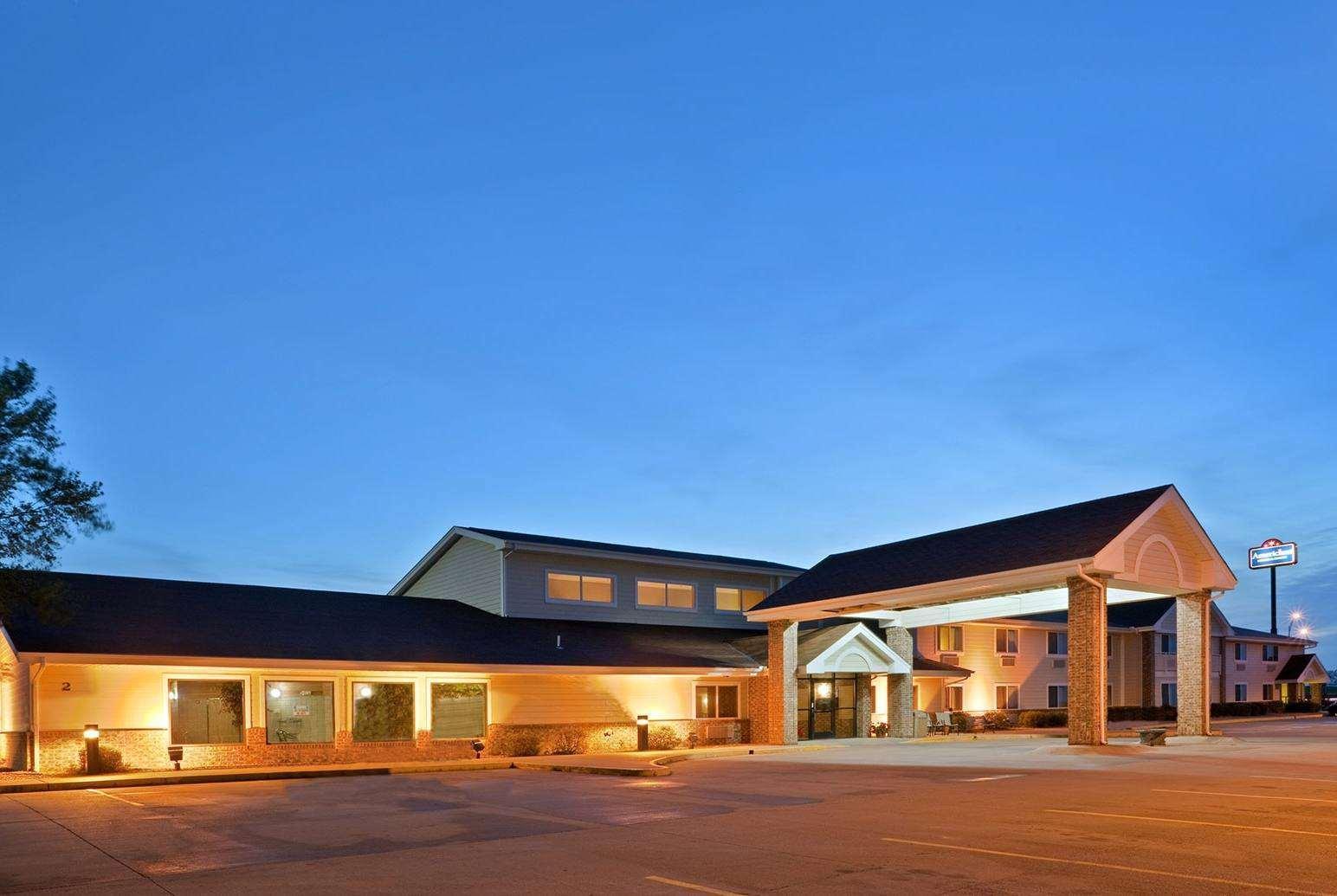 Americinn By Wyndham Stuart Экстерьер фото