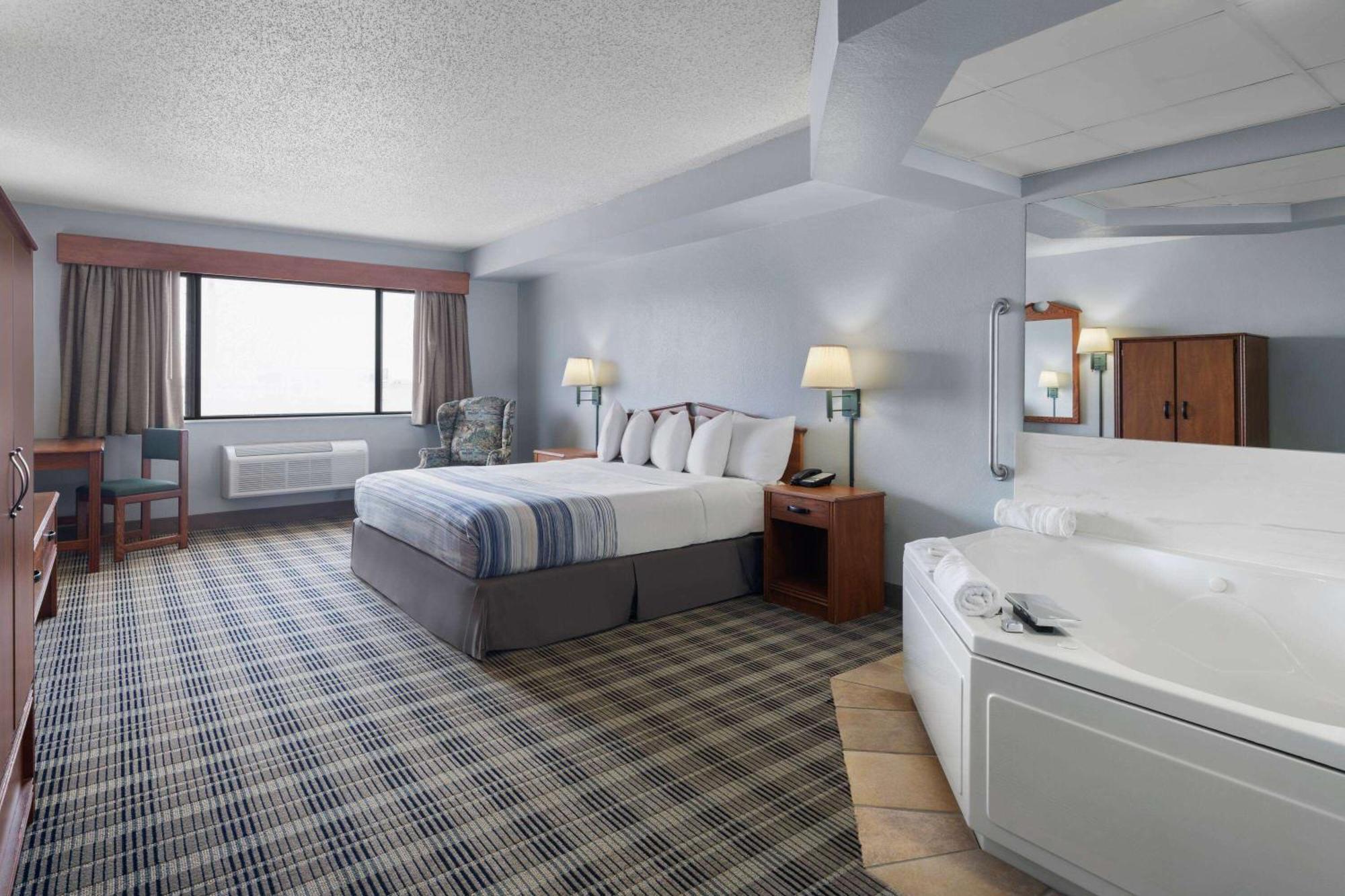 Americinn By Wyndham Stuart Экстерьер фото