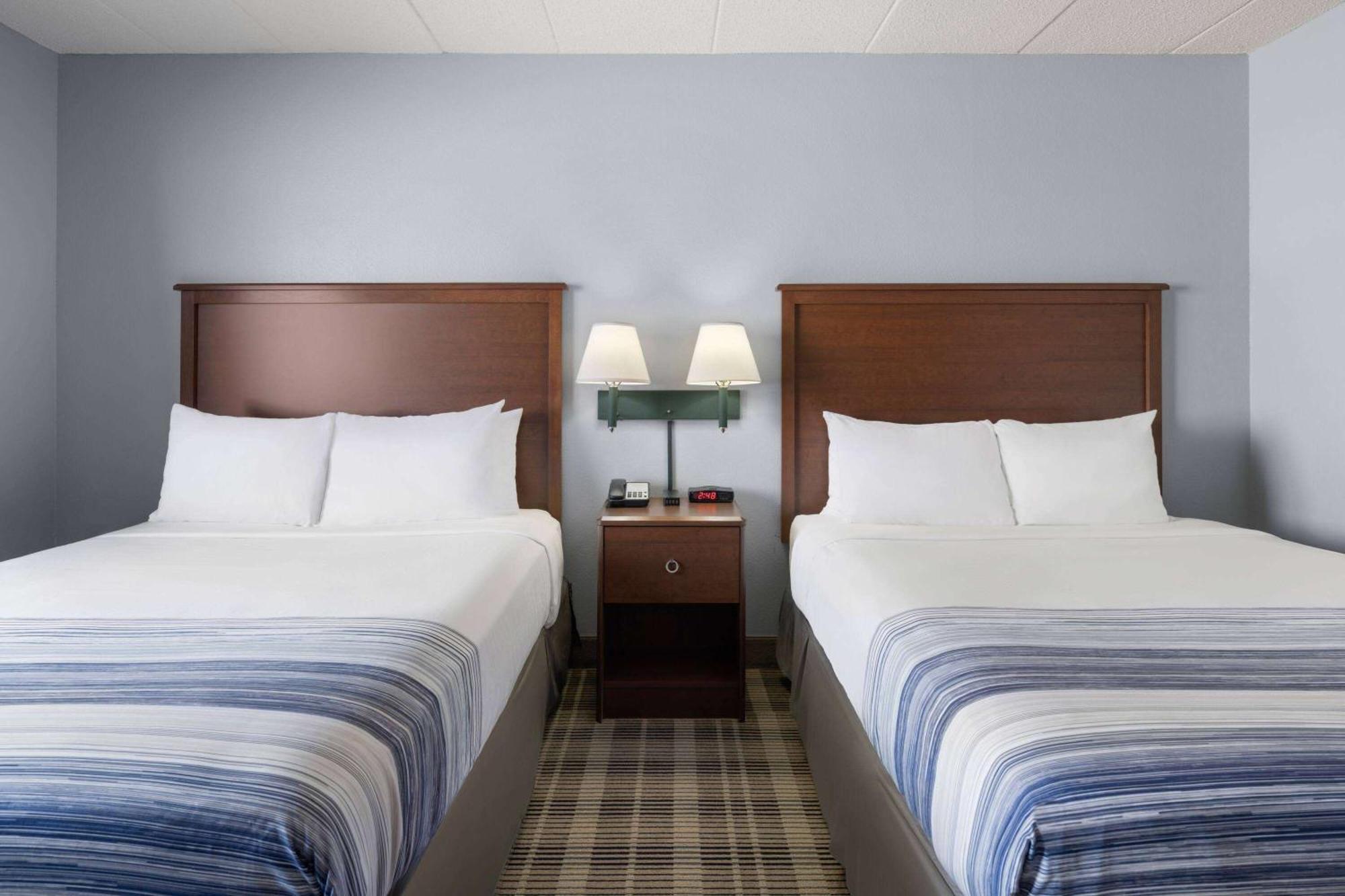 Americinn By Wyndham Stuart Экстерьер фото