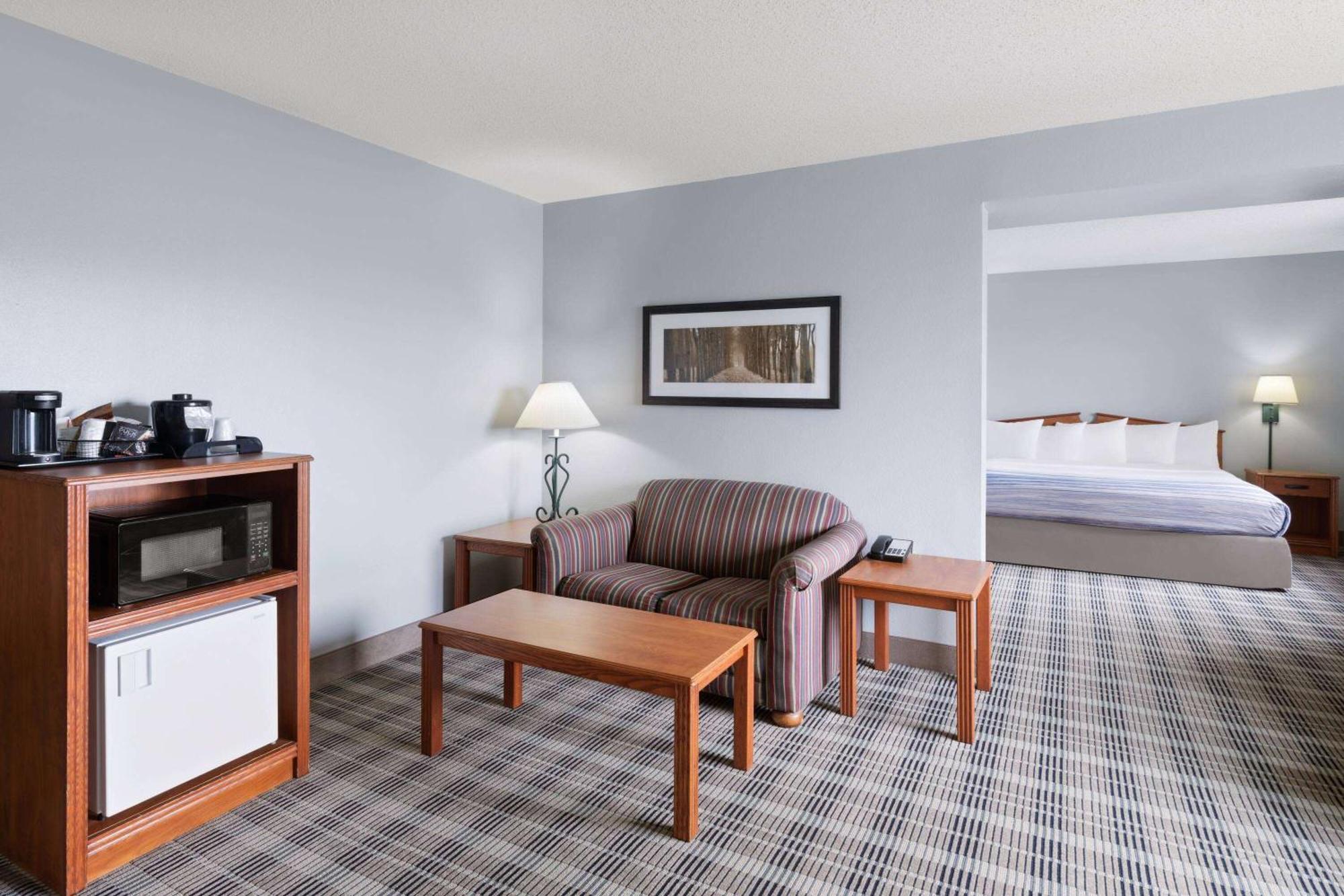 Americinn By Wyndham Stuart Экстерьер фото