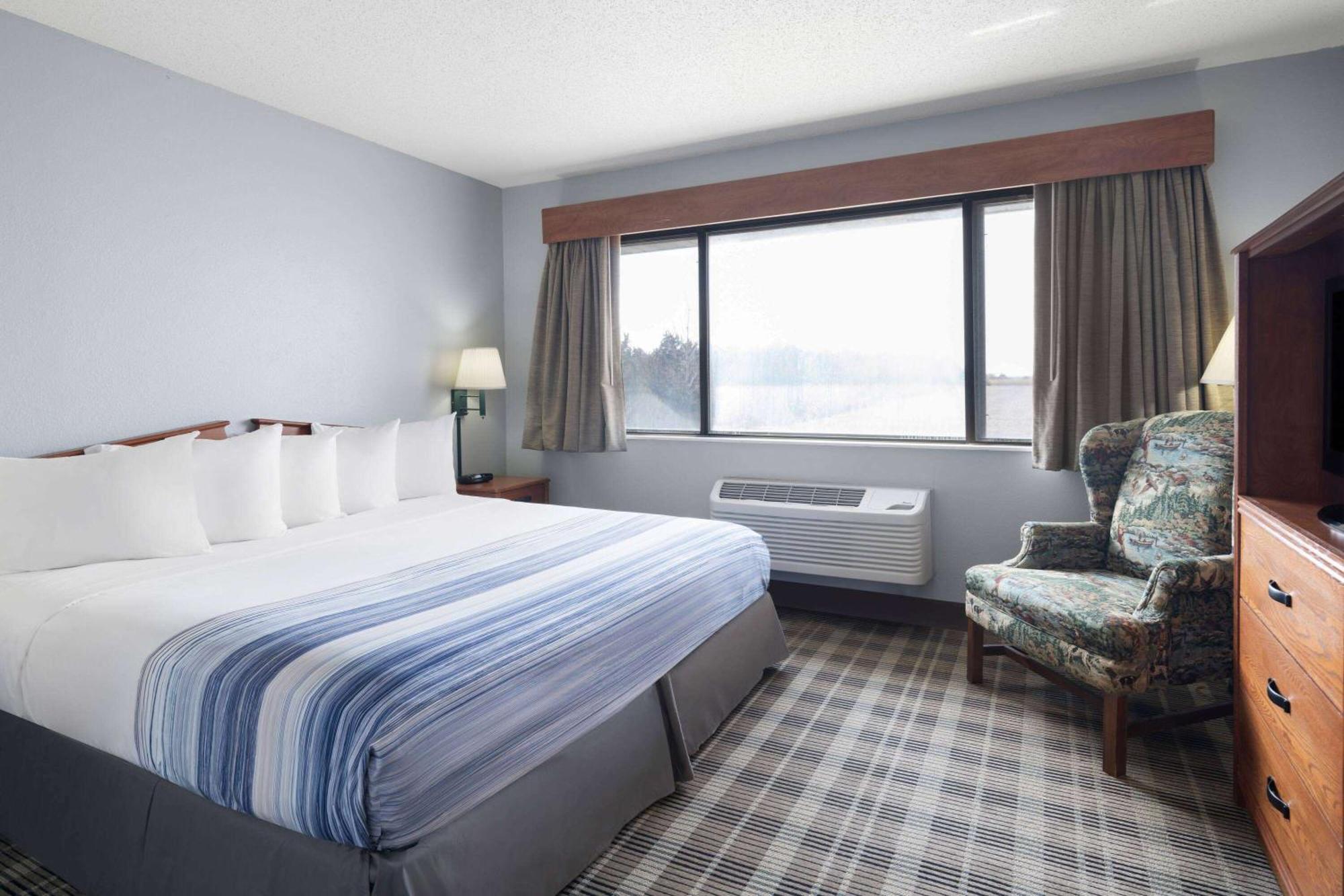 Americinn By Wyndham Stuart Экстерьер фото