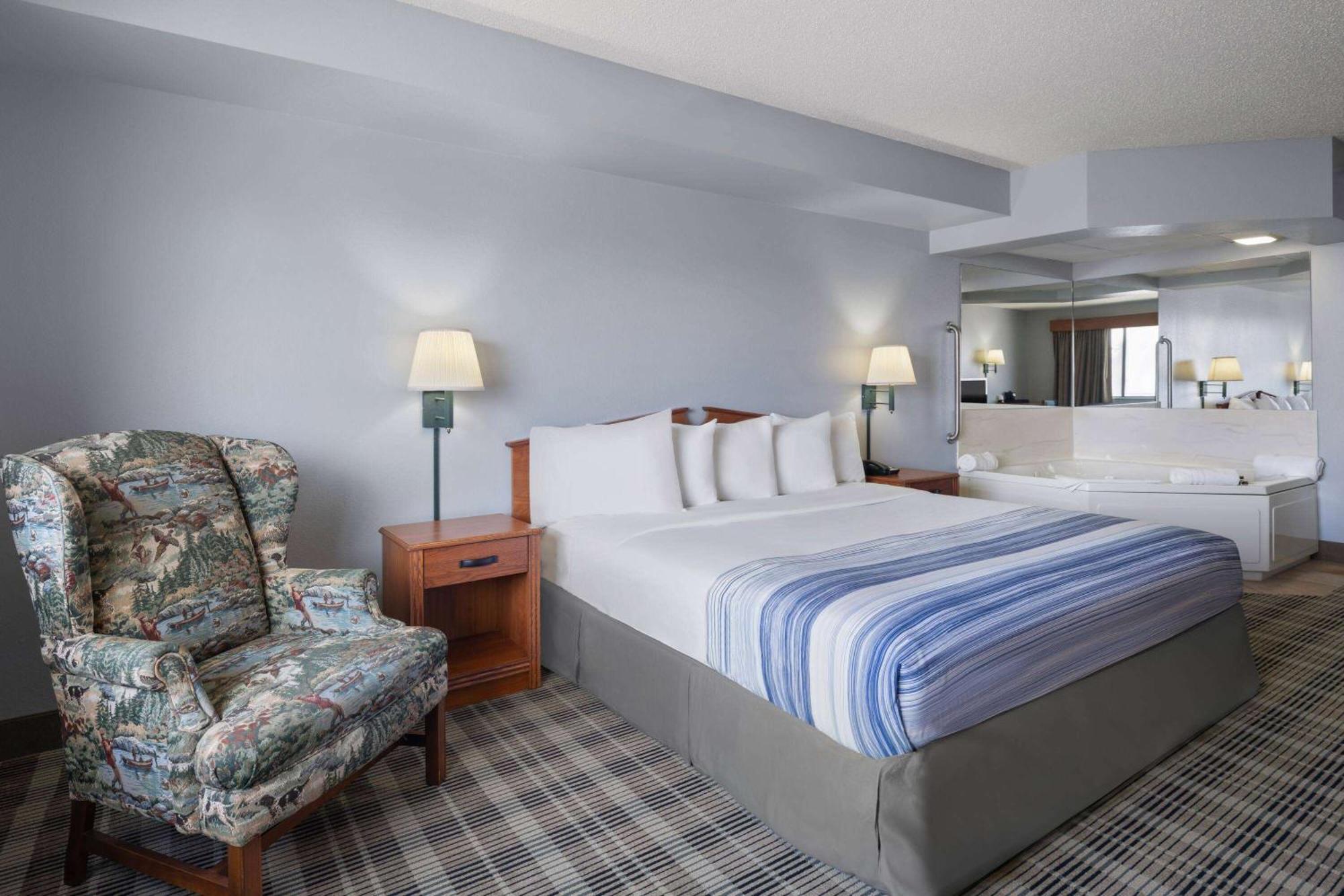 Americinn By Wyndham Stuart Экстерьер фото