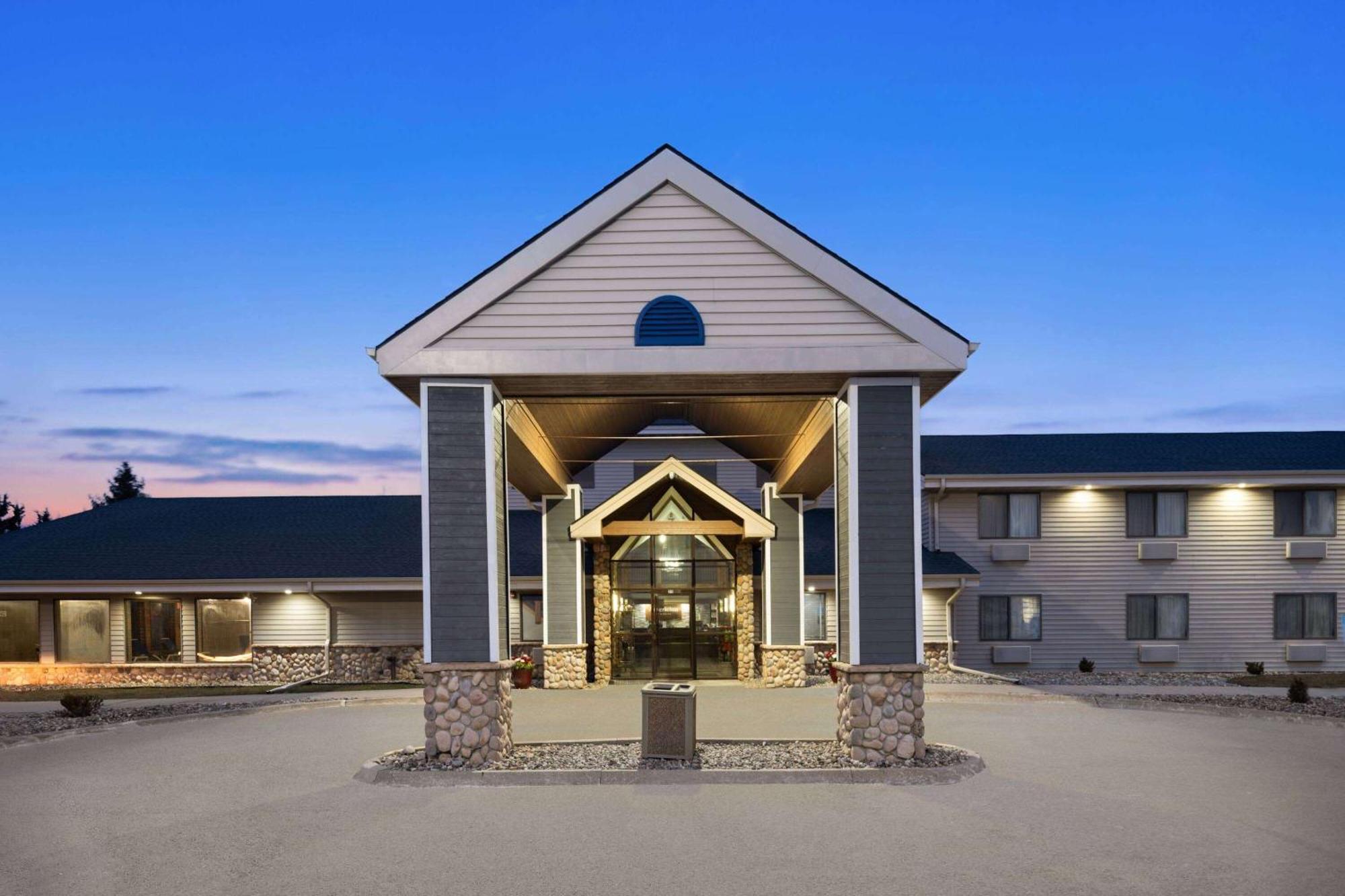 Americinn By Wyndham Stuart Экстерьер фото