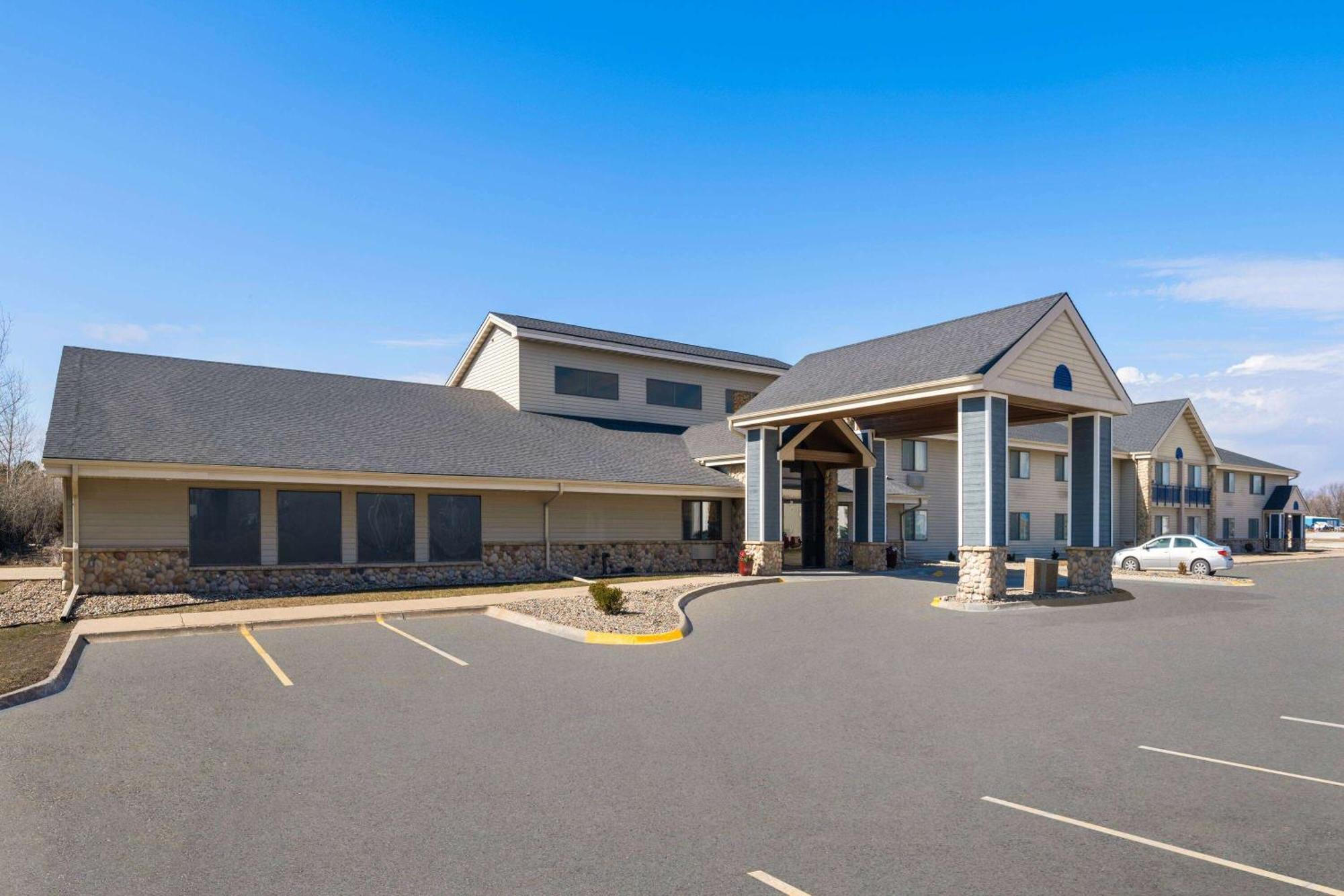 Americinn By Wyndham Stuart Экстерьер фото