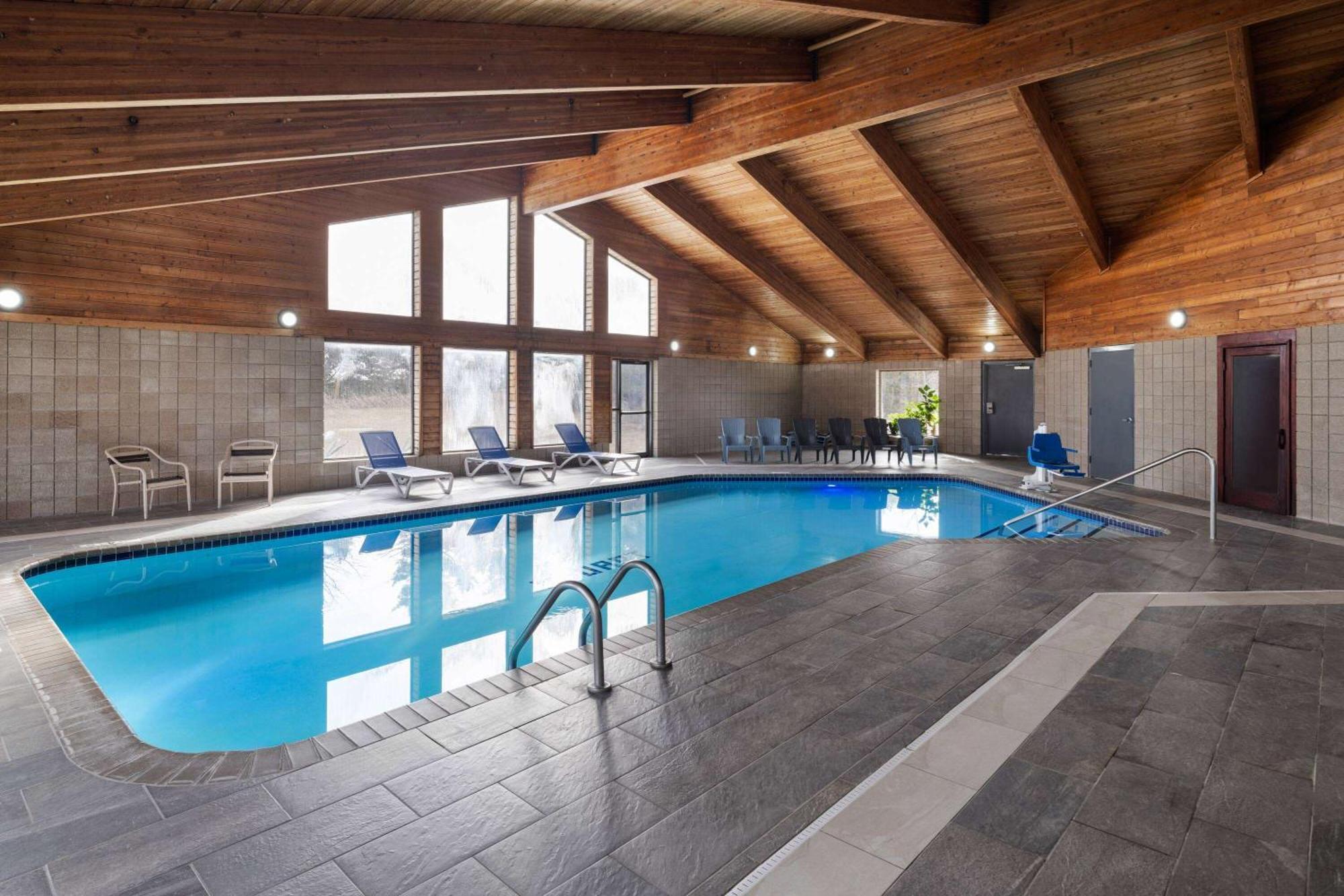 Americinn By Wyndham Stuart Экстерьер фото