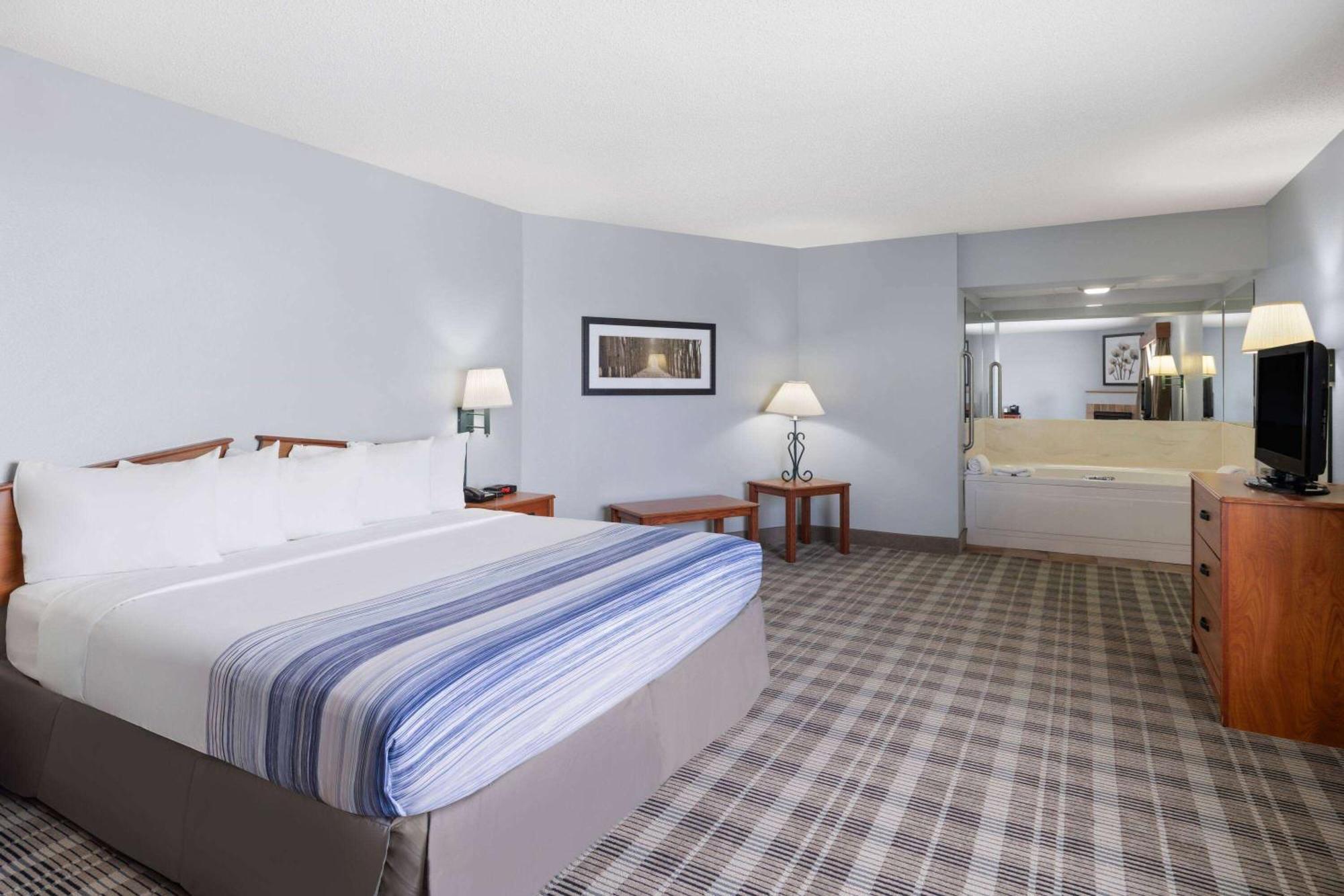 Americinn By Wyndham Stuart Экстерьер фото