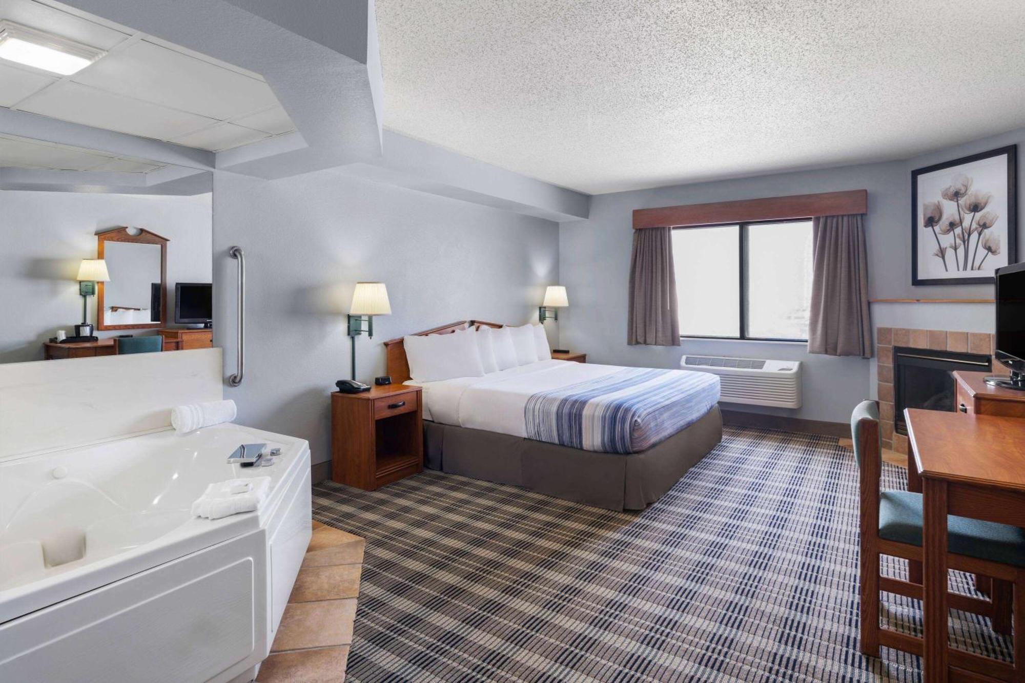 Americinn By Wyndham Stuart Экстерьер фото