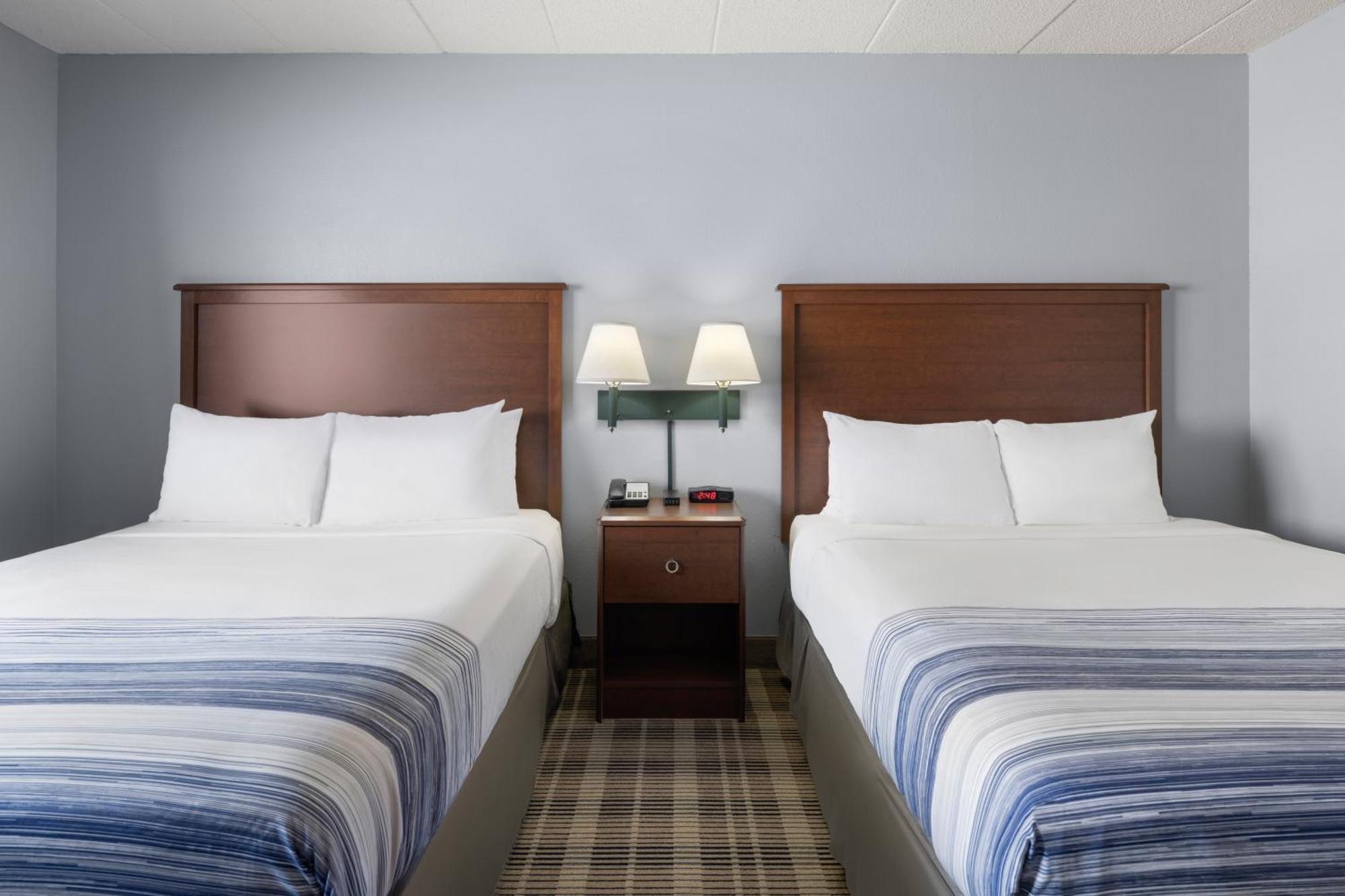 Americinn By Wyndham Stuart Экстерьер фото